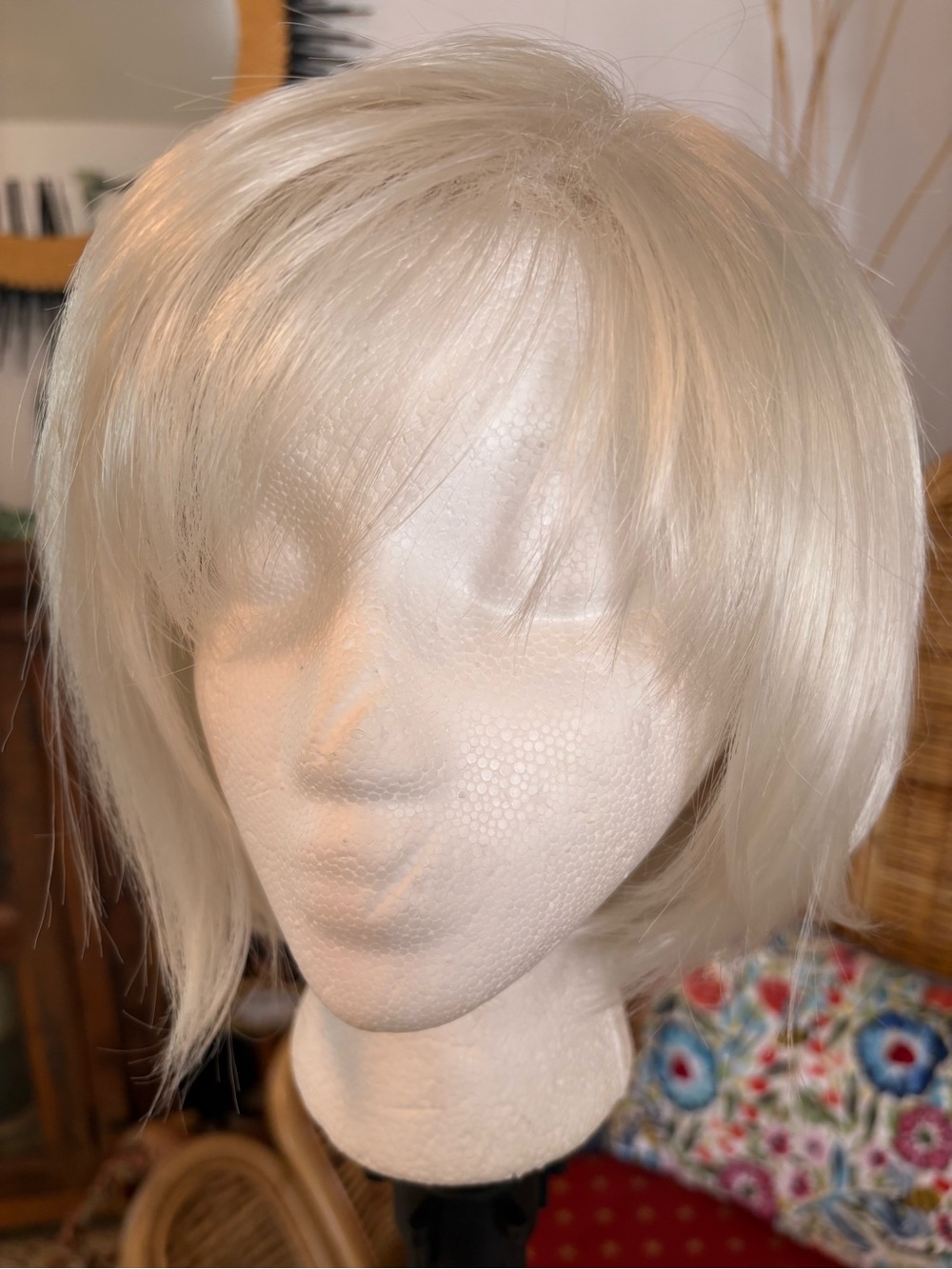 NORIKO. Pure White Short soft layered synthetic Bob wig! Like new!
